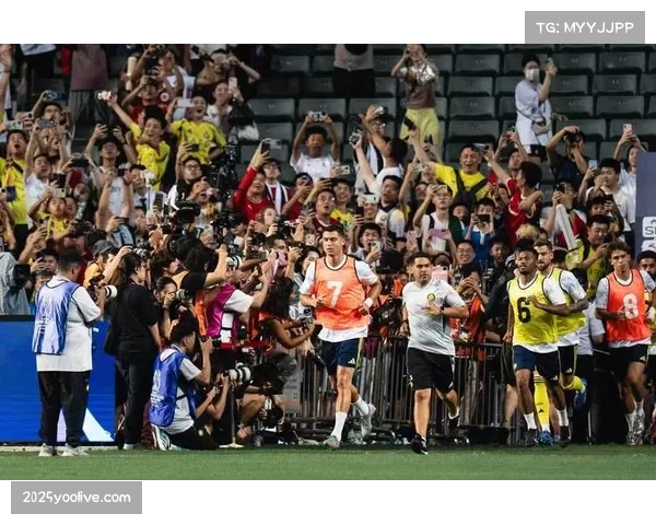 沙特当地球迷热情，决赛夜球场氛围热烈