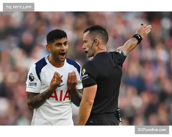 热刺队长罗梅罗恶意犯规染红，十人热刺客场不敌曼联