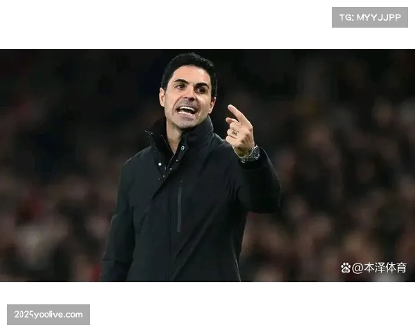 争议瞬间:萨卡禁区内倒地未判点球,阿森纳主帅阿尔特塔向第四官员抗议 争议瞬间:萨卡禁区内倒地未判点球,阿森纳主帅阿尔特塔向第四官员抗议